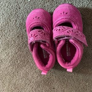 Like new toddler size 5 Merrells